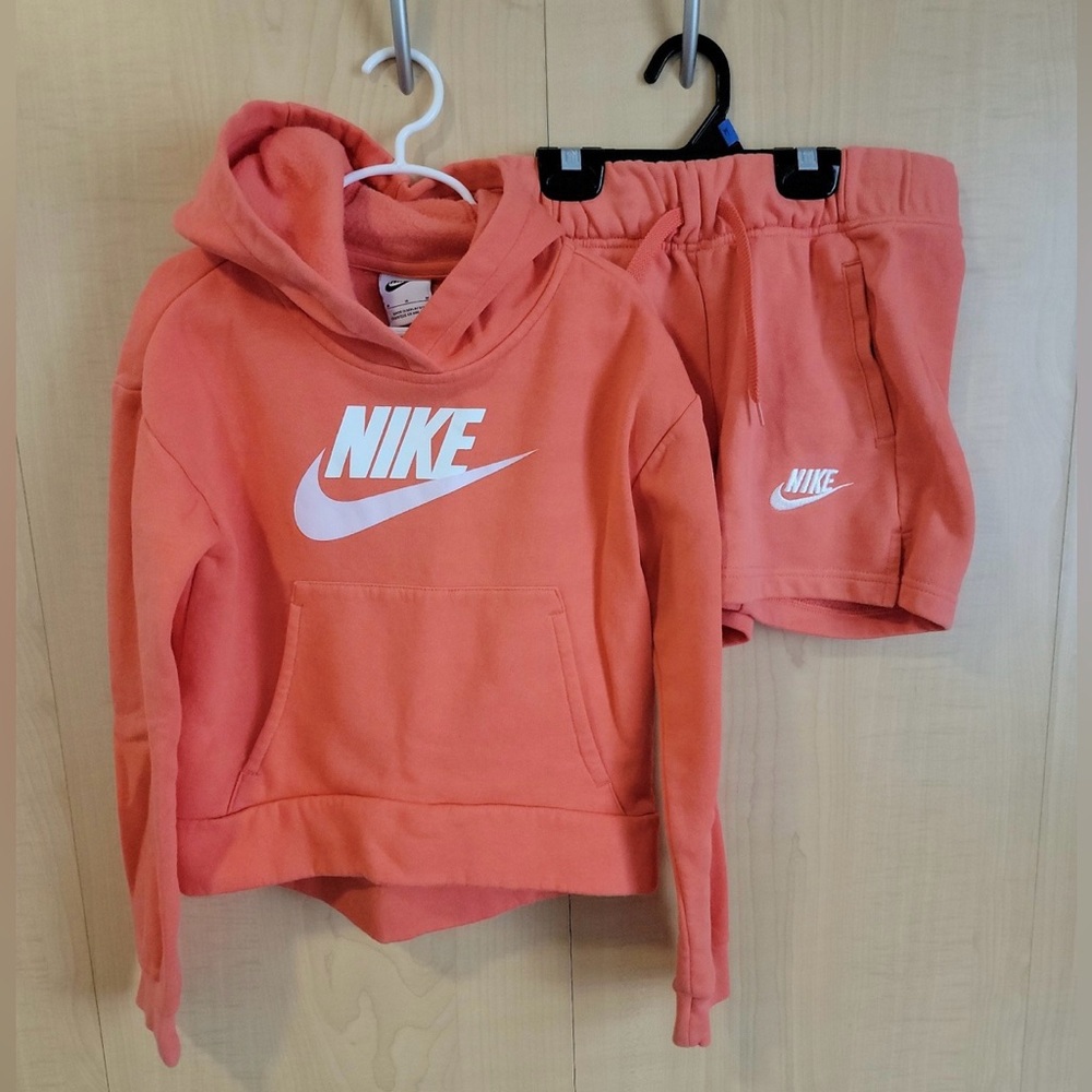 Nike Kids Matching Set in Orange and White